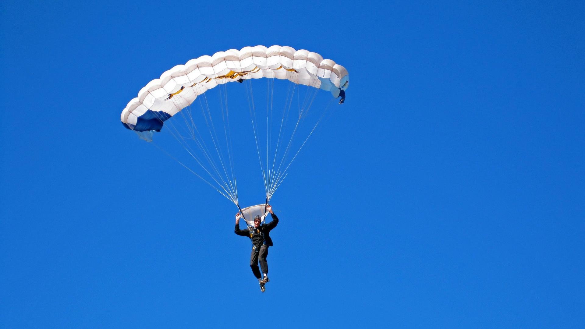 LOL精彩操作引爆全网,英雄联盟精彩操作集锦是怎么弄得